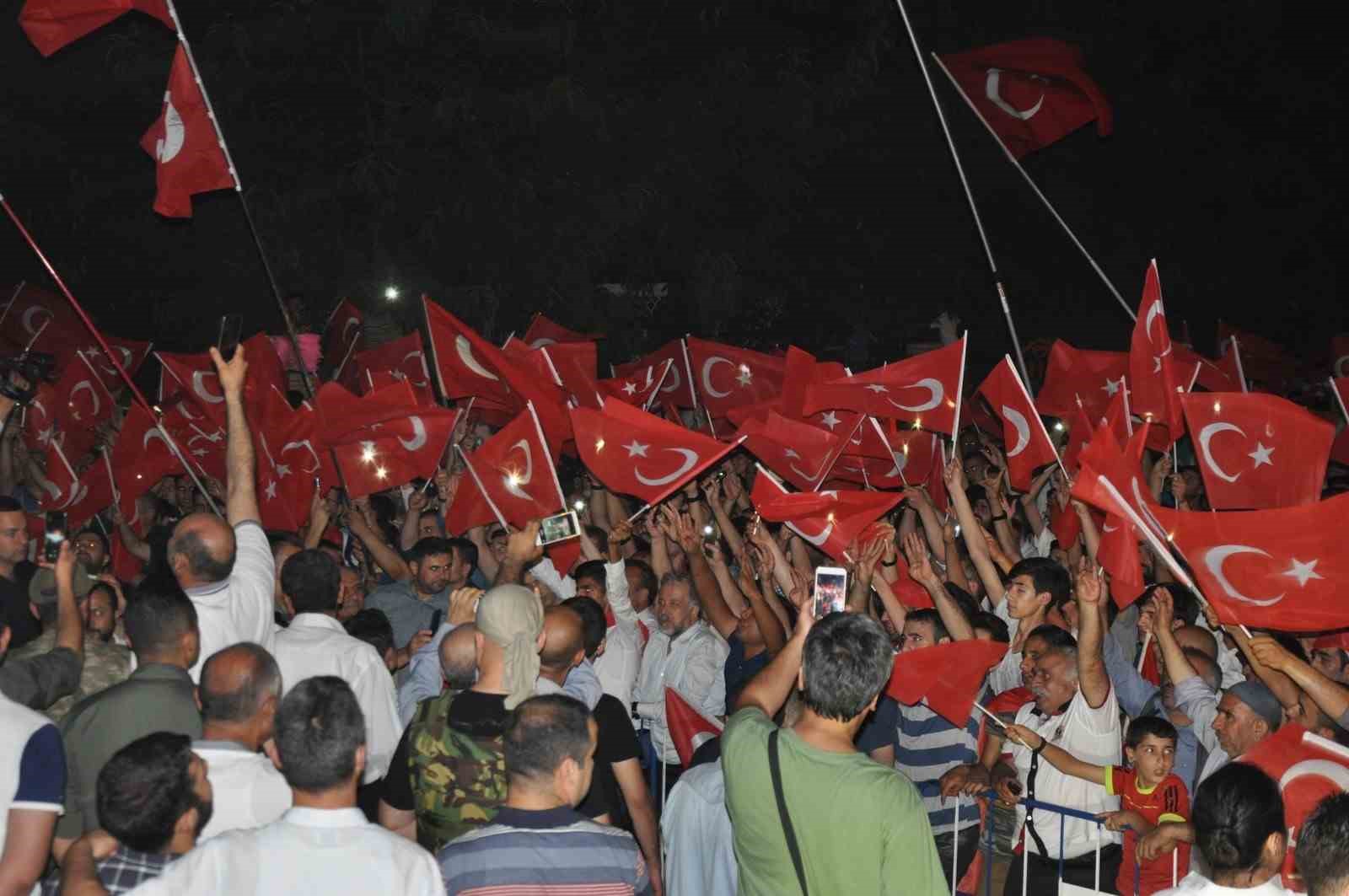 Siirt’te darbe gecesi belgeselle ele alındı 10 siirtte darbe gecesi belgeselle ele alindi 6 EtYj5EJW