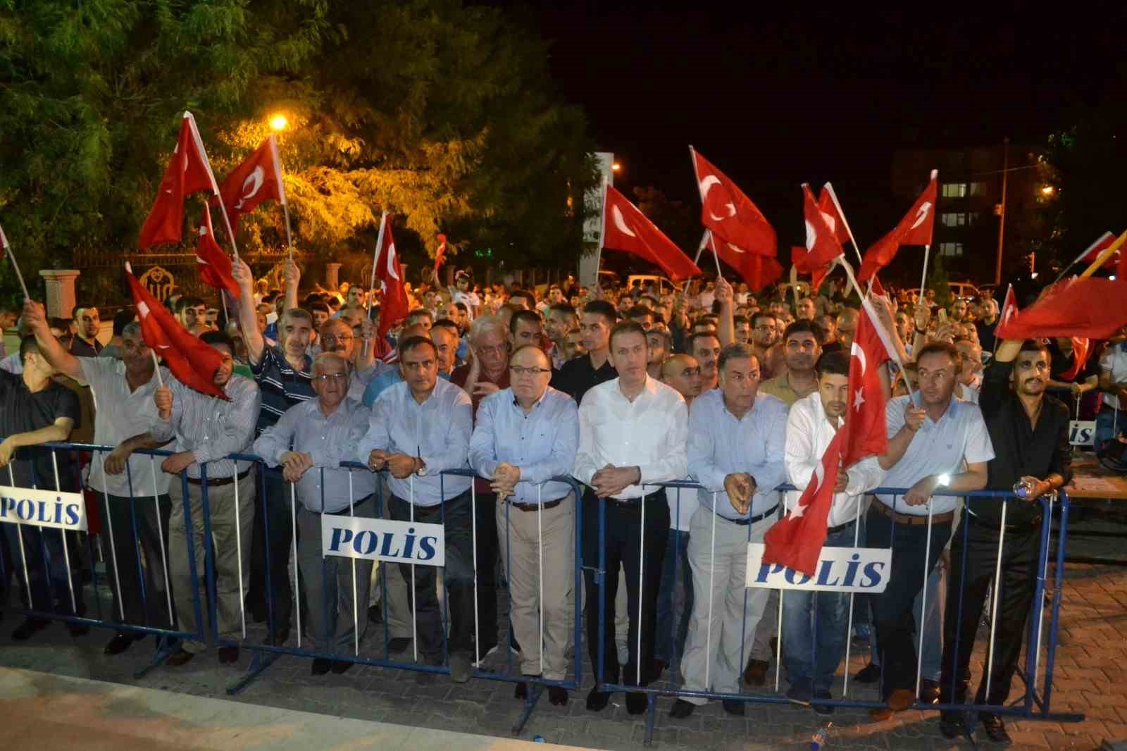 Siirt’te darbe gecesi belgeselle ele alındı 11 siirtte darbe gecesi belgeselle ele alindi 7 cZcHzXYO