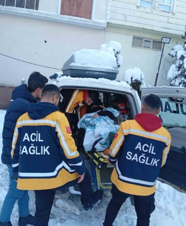 siirtte-dogum-sancisi-tutan-hasta-5-saatlik-calismayla-hastaneye-ulastirildi-WtpBP5lM.jpg