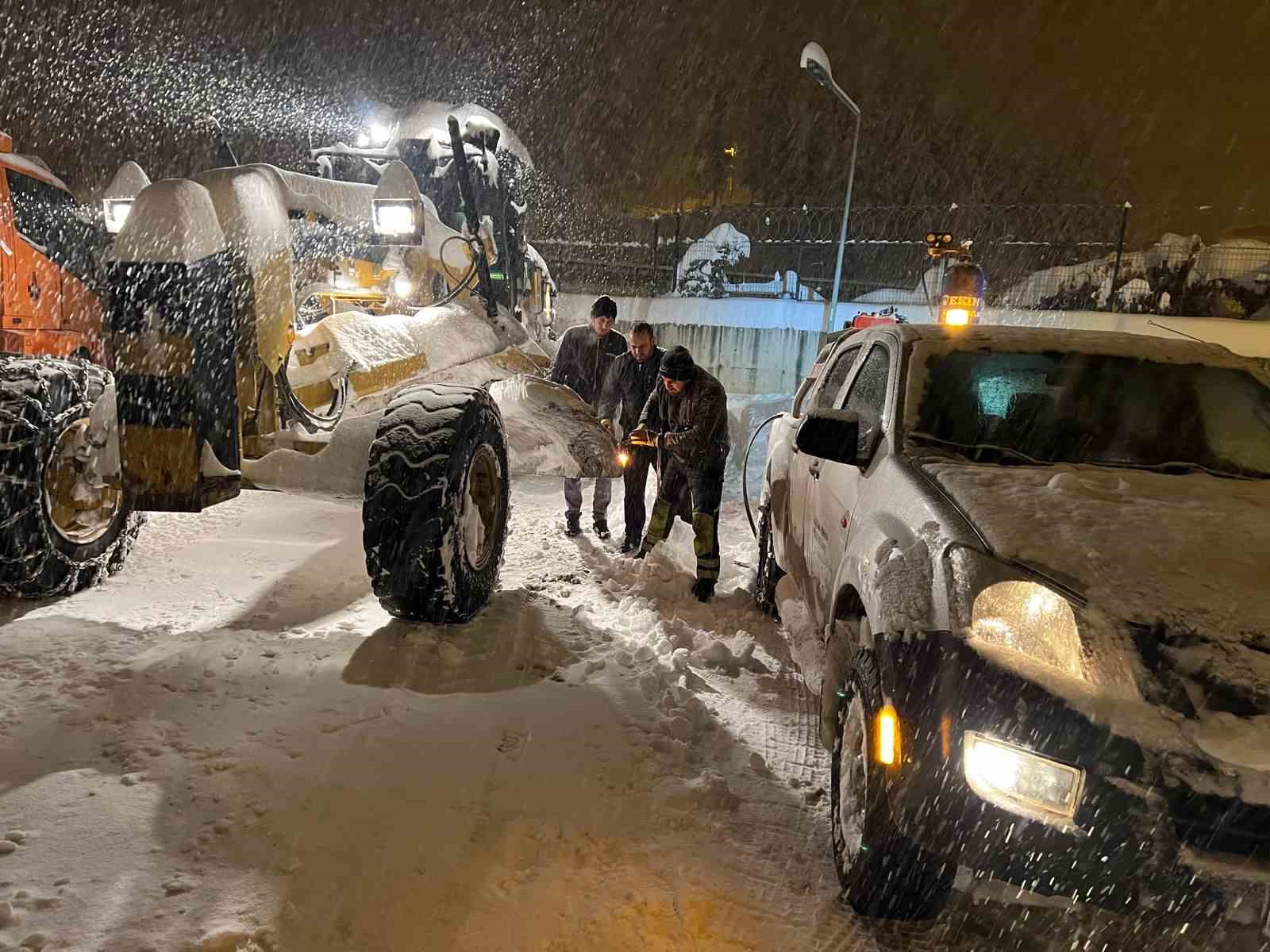 siirtte ekipler cenaze tasiyan otobus ve hastalari bir bir kurtardi 2 bWOaAb6C
