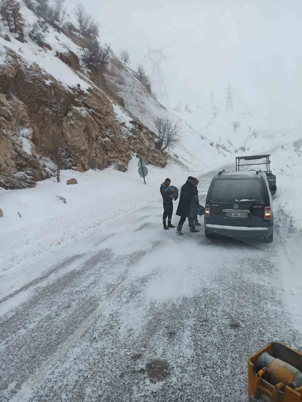 siirtte ekipler cenaze tasiyan otobus ve hastalari bir bir kurtardi 4 s1kZfHVv