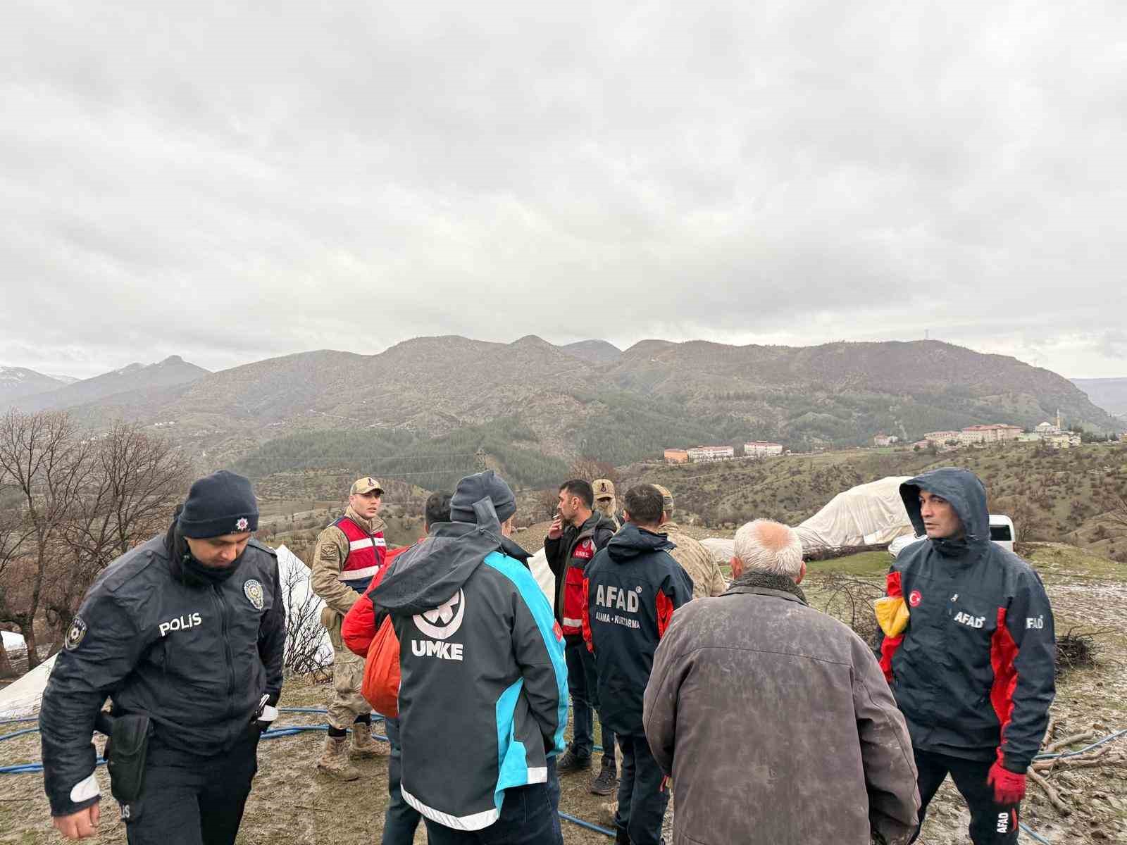 siirtte firtina 20 kisilik ailenin cadirini yikti 0 1UJ2TAzz