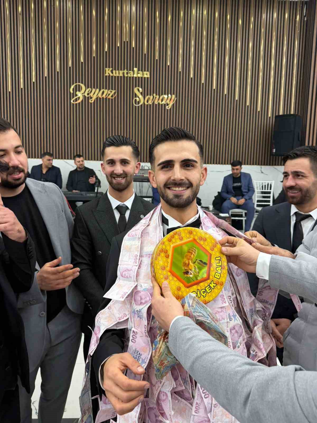 siirtte gelin ve damada altin yerine 1 kilo bal takildi 1 CHpY6R3W