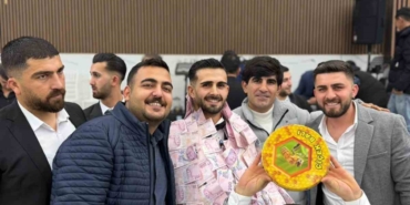siirtte-gelin-ve-damada-altin-yerine-1-kilo-bal-takildi-FOXT7KEB.jpg