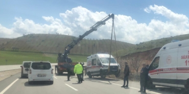 siirtte-hasta-tasiyan-ambulans-devrildi-hSwVZV7j.jpg