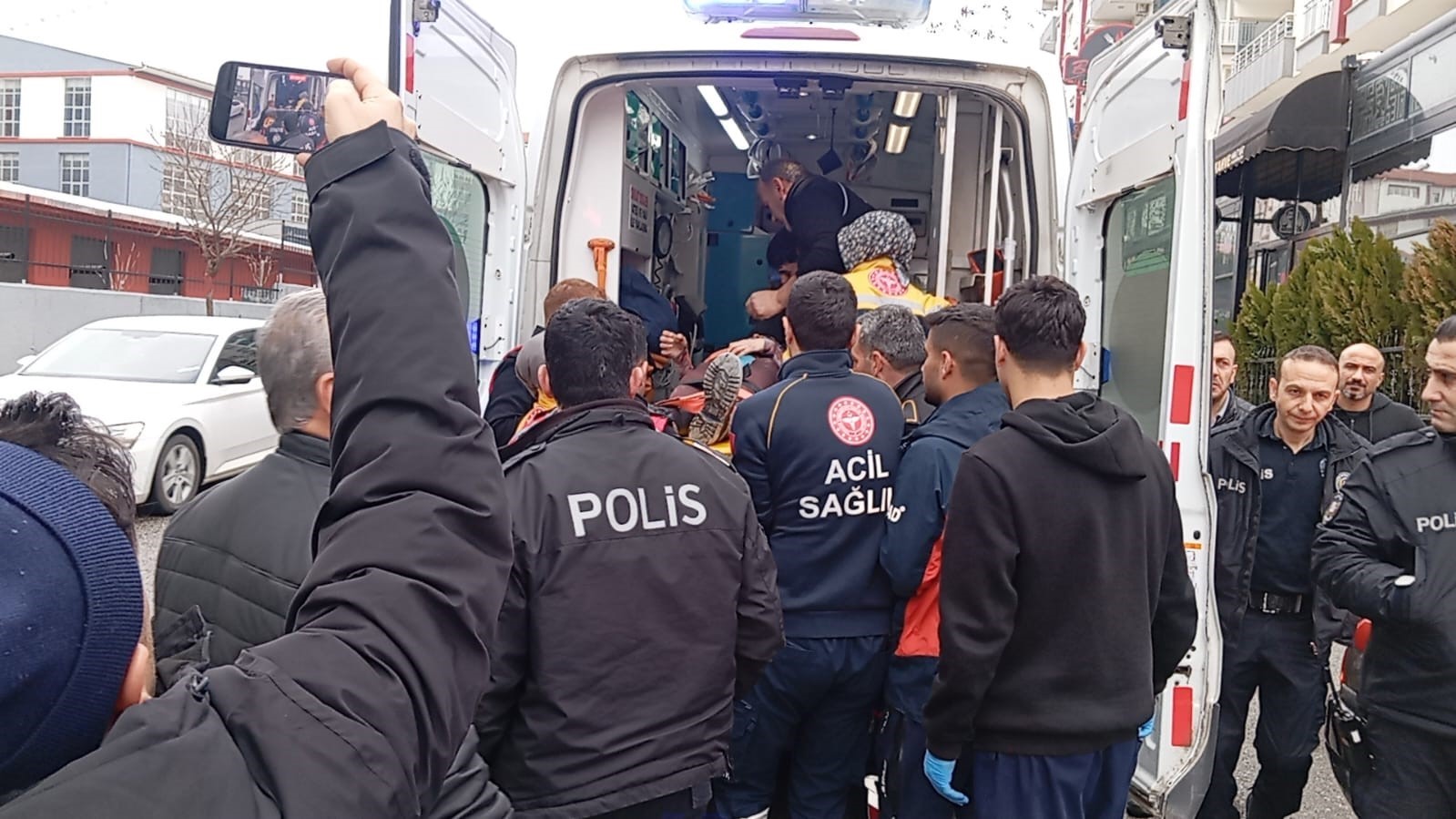 siirtte havalandirma bosluguna dusen kadin yaralandi 1 b8s8uL1v