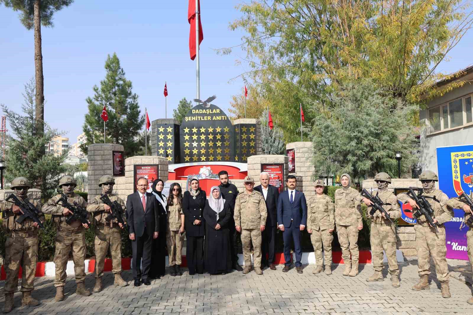 siirtte helikopter kazasinda sehit olan 17 asker dualarla anildi 1 WqymVzT6