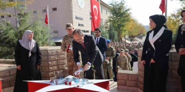 siirtte-helikopter-kazasinda-sehit-olan-17-asker-dualarla-anildi-AxFZxyFZ.jpg