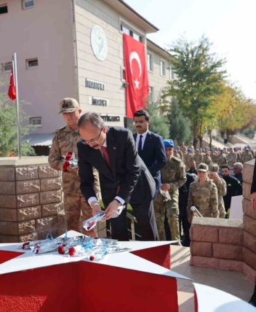 siirtte-helikopter-kazasinda-sehit-olan-17-asker-dualarla-anildi-AxFZxyFZ.jpg