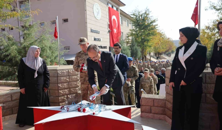 siirtte-helikopter-kazasinda-sehit-olan-17-asker-dualarla-anildi-AxFZxyFZ.jpg