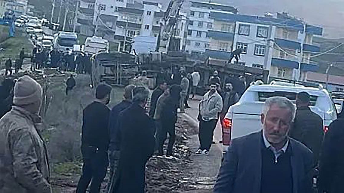 siirtte kamyon devrildi uzun arac kuyrugu olustu 1 qu6q3JBB