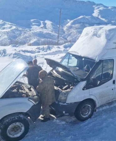siirtte-kardan-kapanan-278-koy-yolu-ulasima-acildi-9mru69WX.jpg