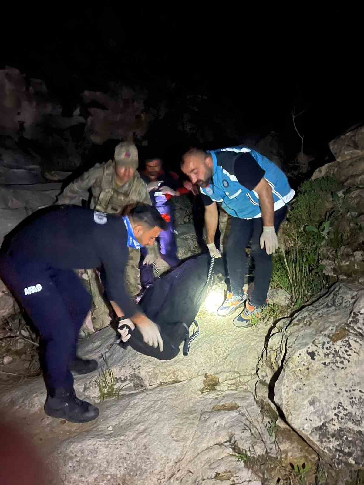 siirtte kayaliklardan dusen sahis hayatini kaybetti 1