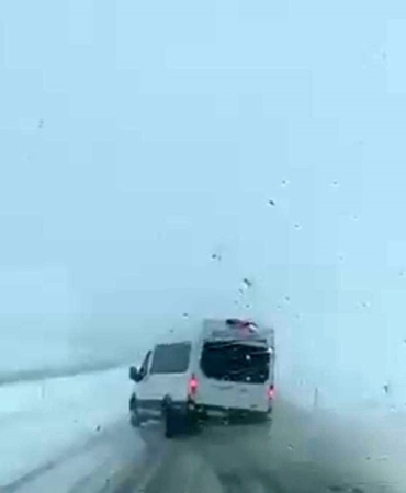 siirtte-minibusun-kil-payi-atlattigi-kaza-kamerada-ZxXIlq1L.jpg