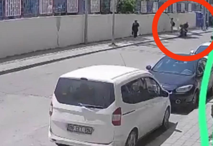 Siirt’te motosikletin çarptığı 10 yaşındaki çocuk ağır yaralandı 4 siirtte motosikletin carptigi 10 yasindaki cocuk agir yaralandi 0 zp8GqpYv
