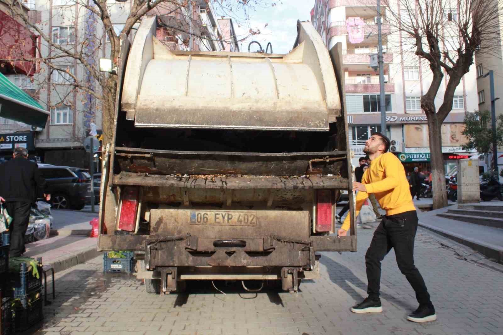 siirtte muzigi duyan copunu cikartiyor 3 mKWkR3au