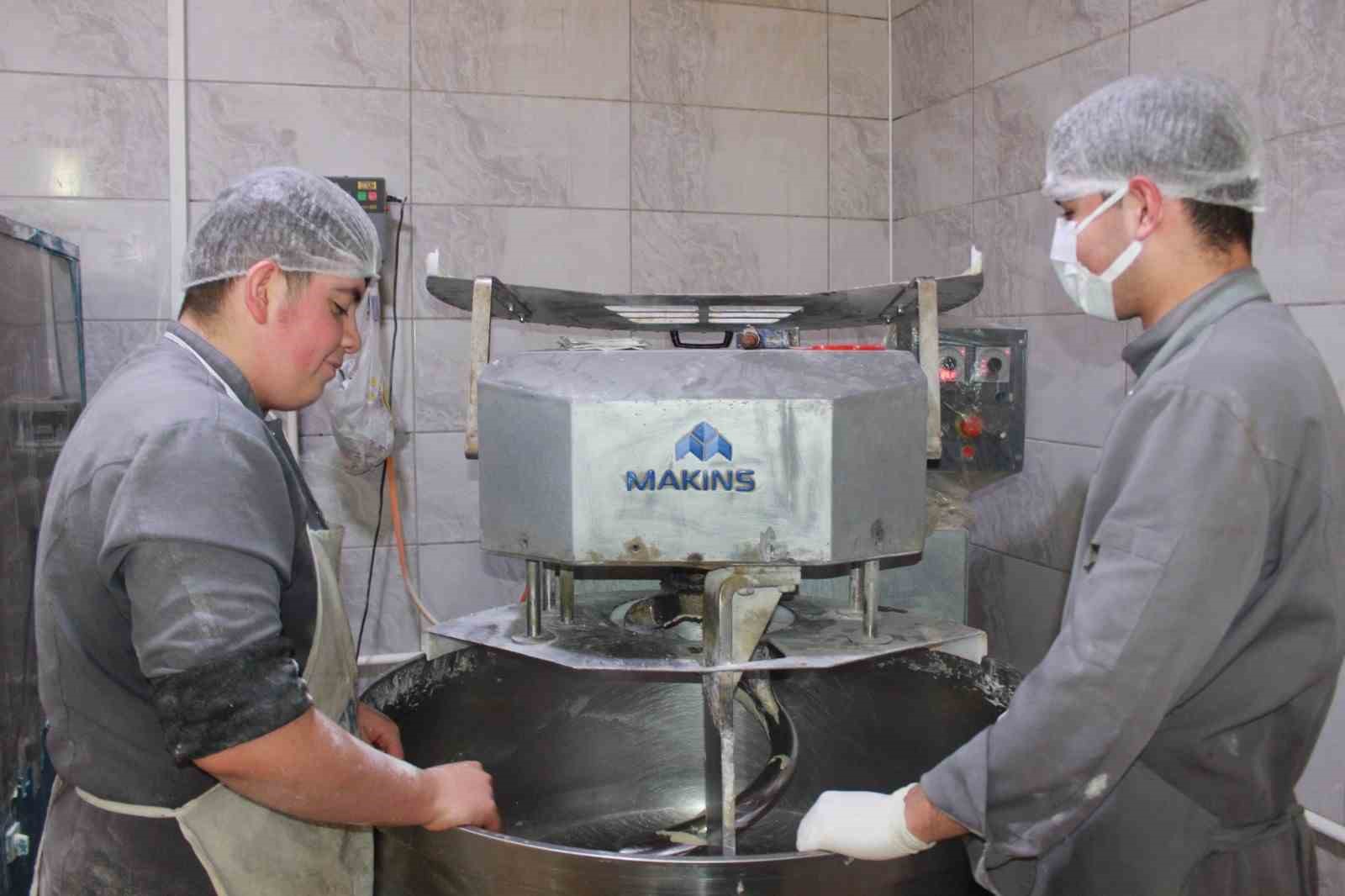siirtte ogrenciler ramazanda gunluk 7 bin ekmek cikariyor 3 6AwUKw53