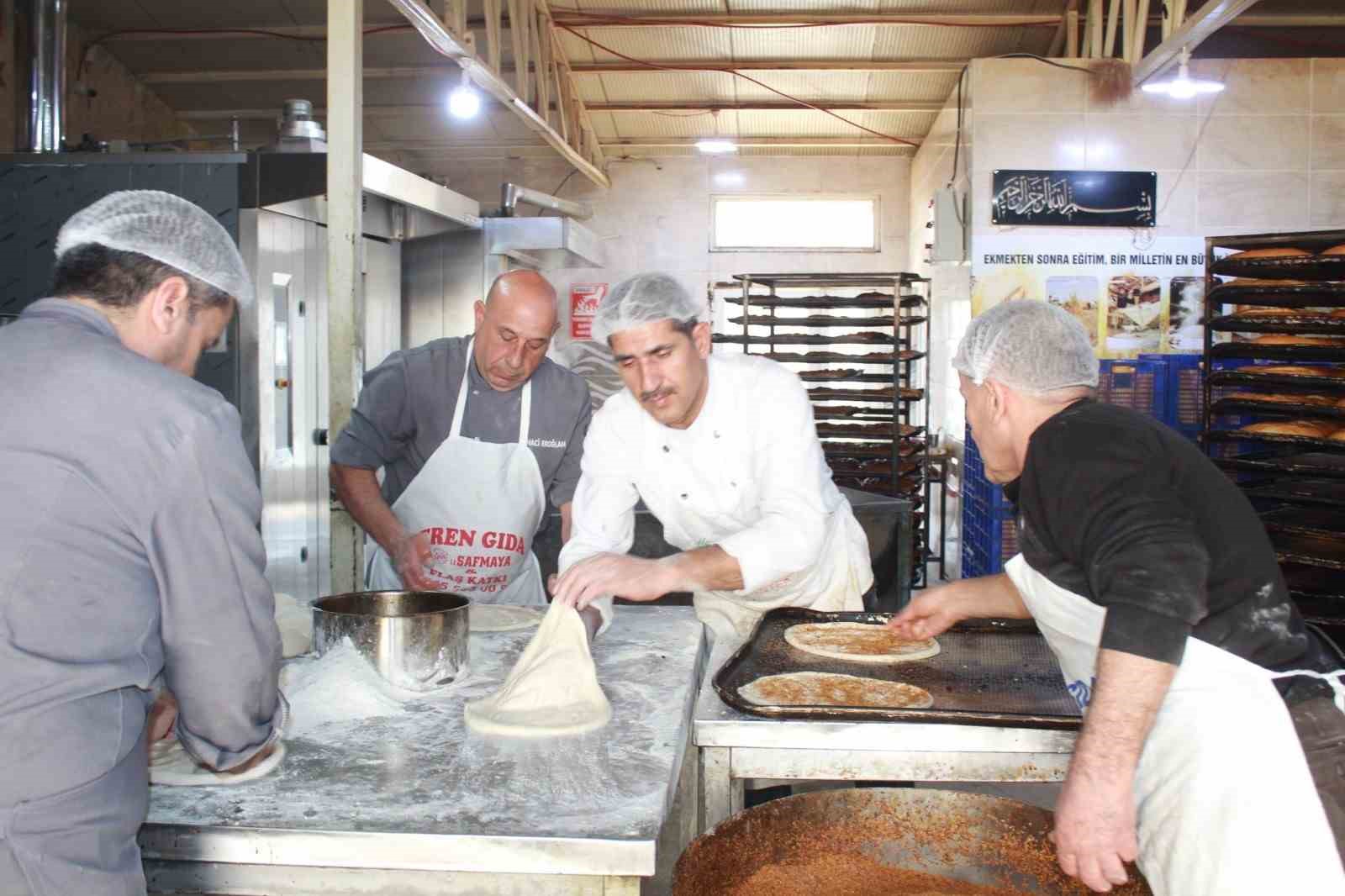siirtte ogrenciler ramazanda gunluk 7 bin ekmek cikariyor 7 XwpGf4kH