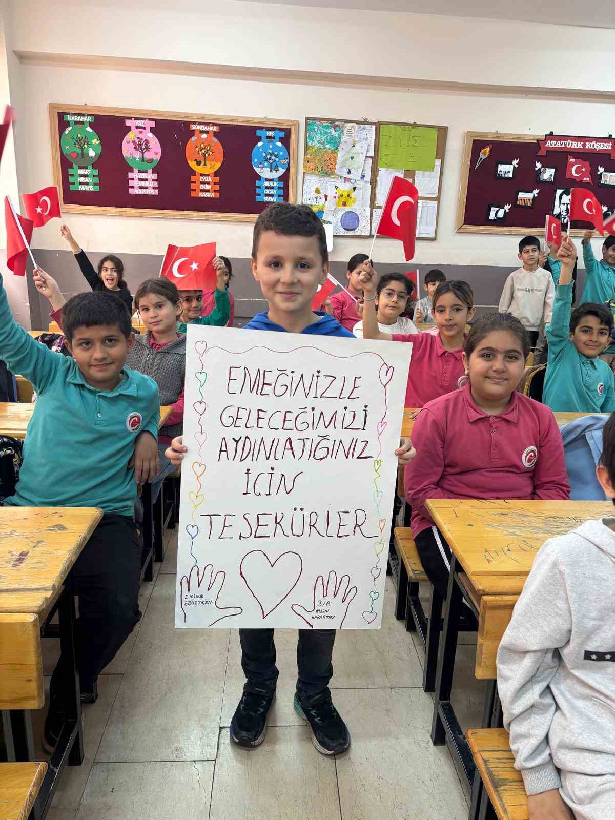 Siirt’te öğrencilerden öğretmenlere sıcak karşılama 4 siirtte ogrencilerden ogretmenlere sicak karsilama 0 alGUar82