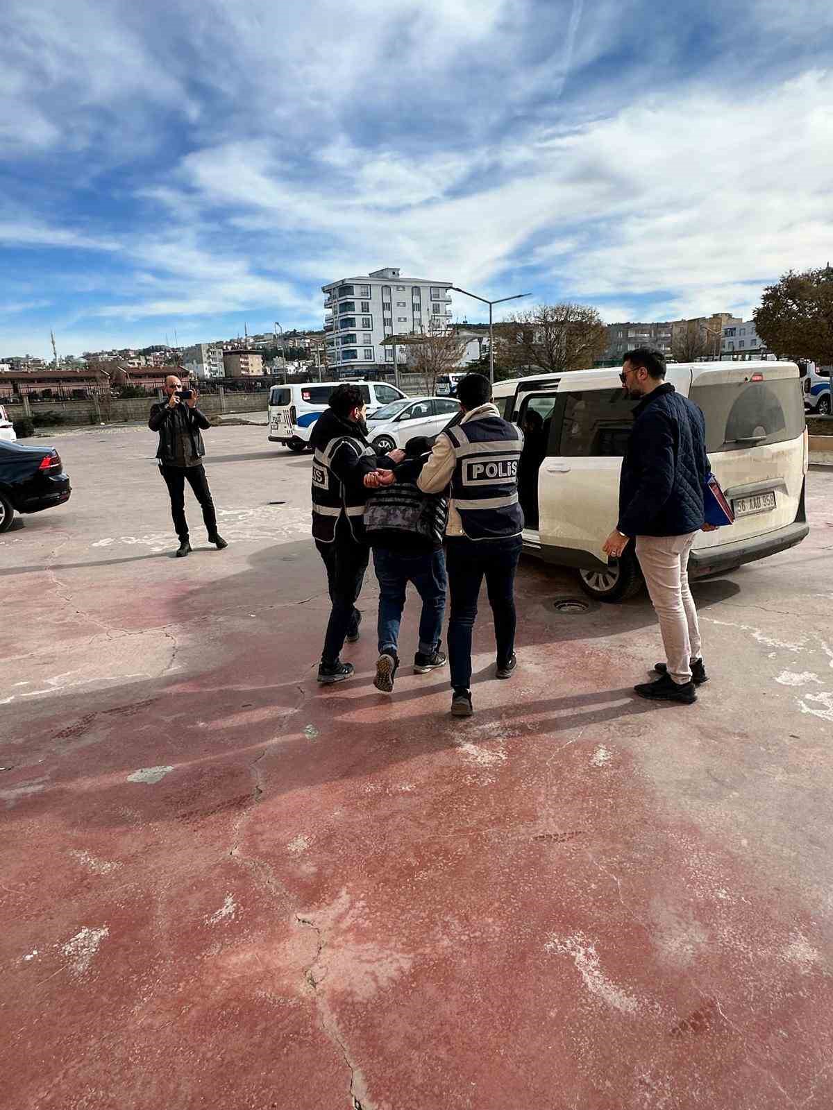 siirtte oldurulen kadinin calinan altinlarinin kuyumcuda bozuldugu anlar kameraya yansidi 1 zvMrgwPe