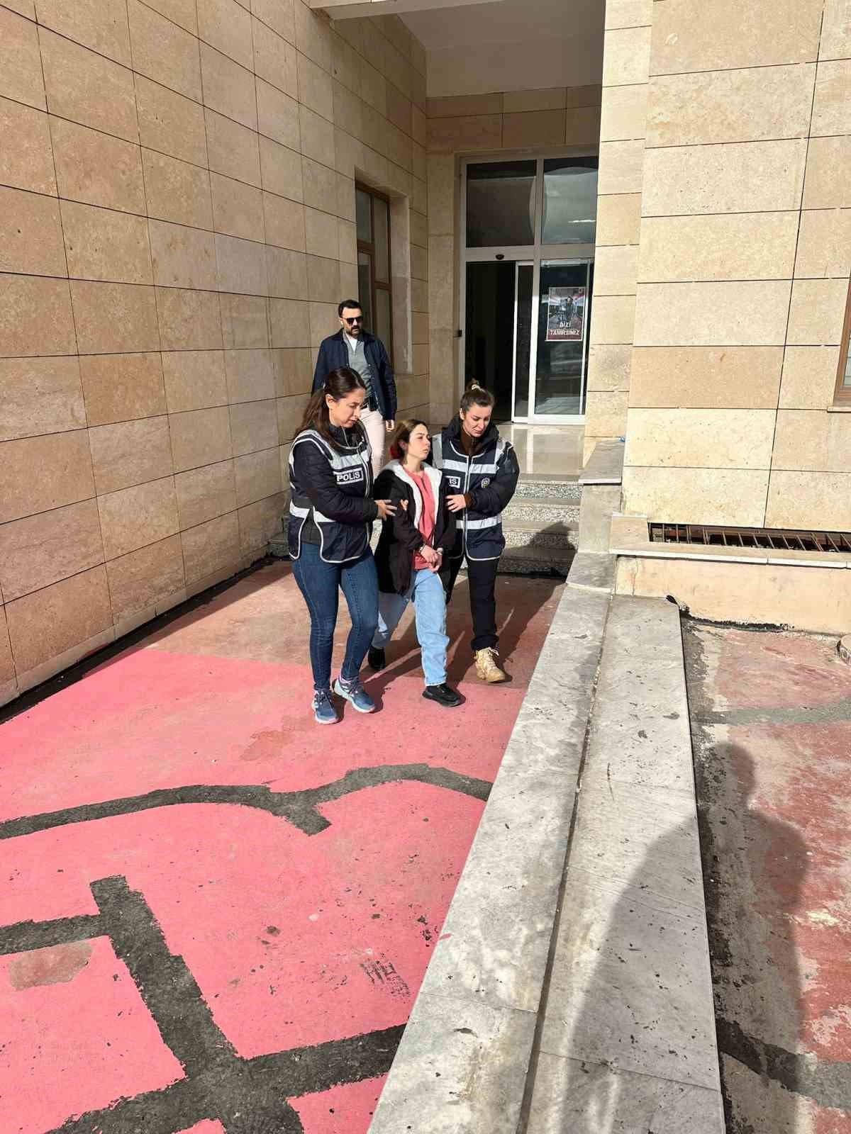 siirtte oldurulen kadinin calinan altinlarinin kuyumcuda bozuldugu anlar kameraya yansidi 3 SZeqF8bG