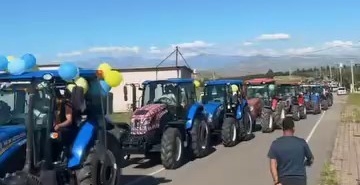 siirtte-onlarca-traktor-dugun-konvoyuna-katildi-xzTzuDUb.jpg