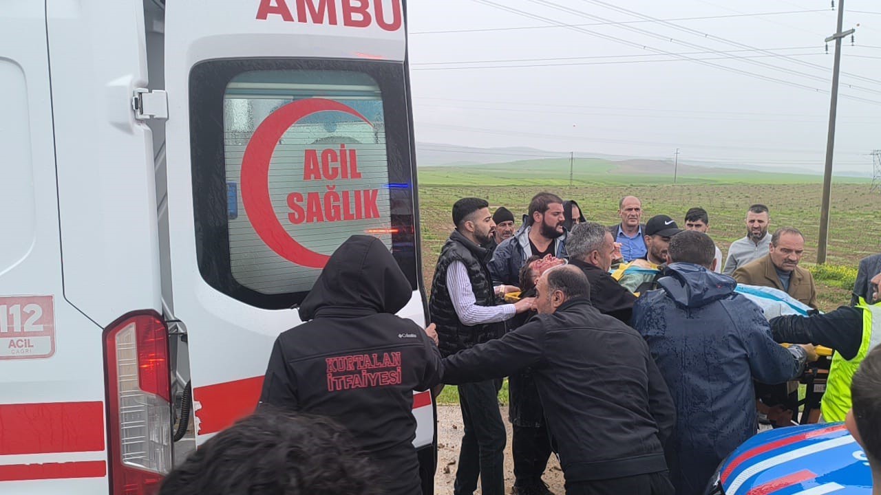 siirtte otomobil ile kamyonet carpisti 2 olu 3 agir yarali 2 bGh3beVj