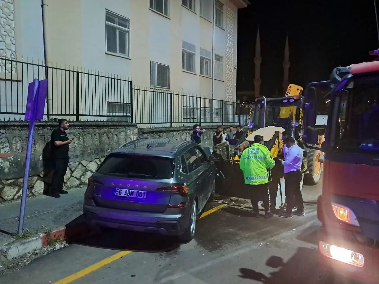 siirtte otomobil ile kepce kafa kafaya carpisti 5 yarali 0