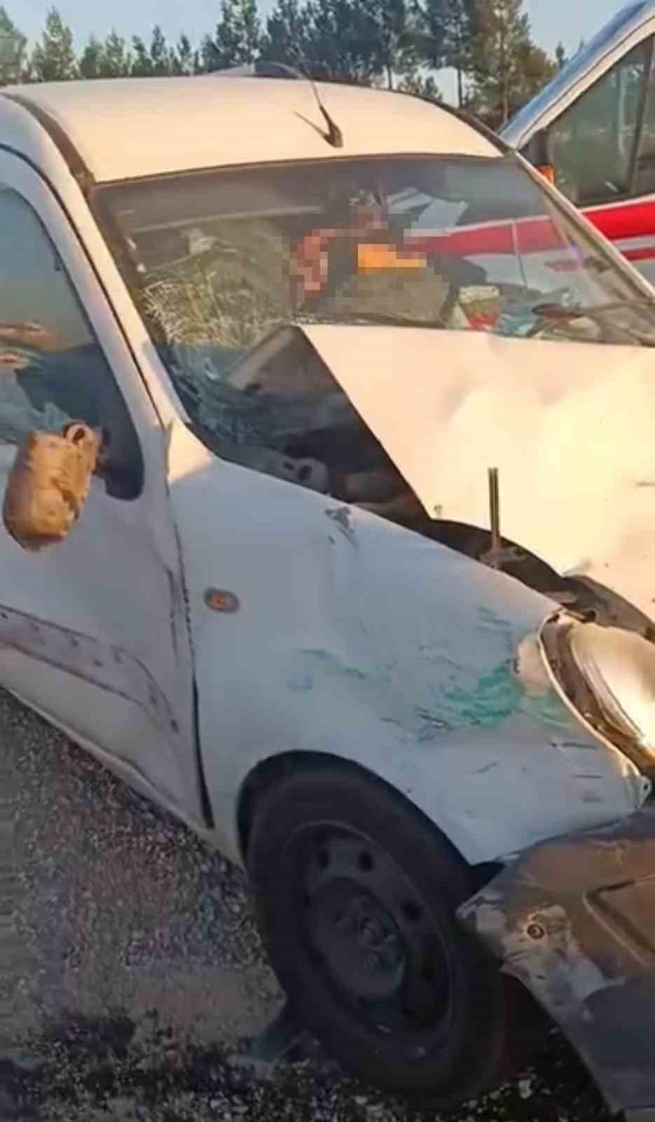 siirtte otomobil ile traktor carpisti 2 yarali 0