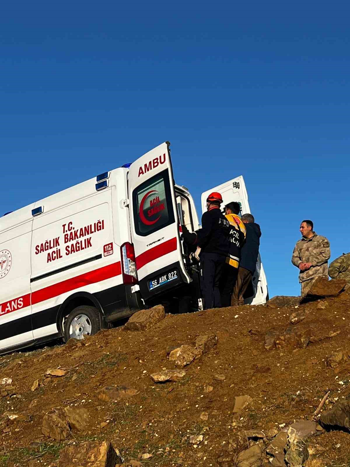 Siirt’te otomobil şarampole yuvarlandı: 1 ölü, 1 yaralı 5 siirtte otomobil sarampole yuvarlandi 1 olu 1 yarali 1 DmpUrtKX