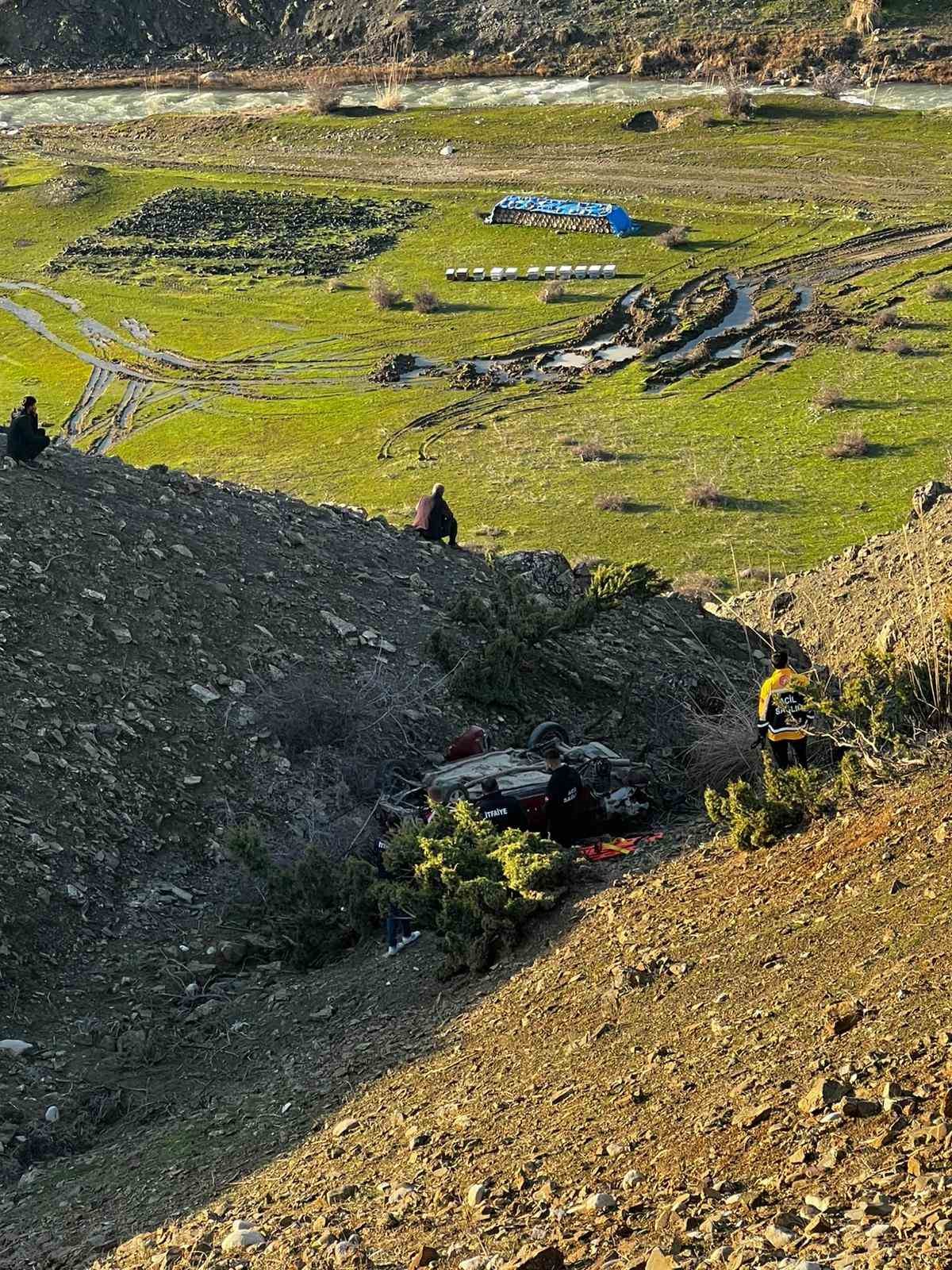 Siirt’te otomobil şarampole yuvarlandı: 1 ölü, 1 yaralı 6 siirtte otomobil sarampole yuvarlandi 1 olu 1 yarali 2 NN3GEm6E