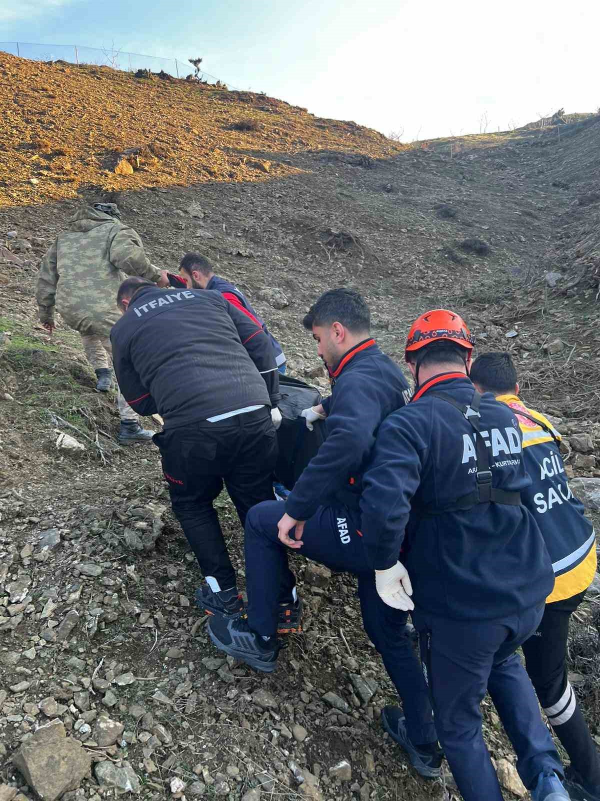 Siirt’te otomobil şarampole yuvarlandı: 1 ölü, 1 yaralı 7 siirtte otomobil sarampole yuvarlandi 1 olu 1 yarali 3 Jwt2tBcr