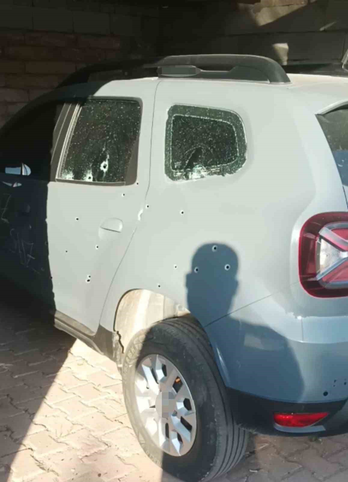 Siirt’te park halindeki bir araç kurşunlandı 5 siirtte park halindeki bir arac kursunlandi 1 EMTvFqU7