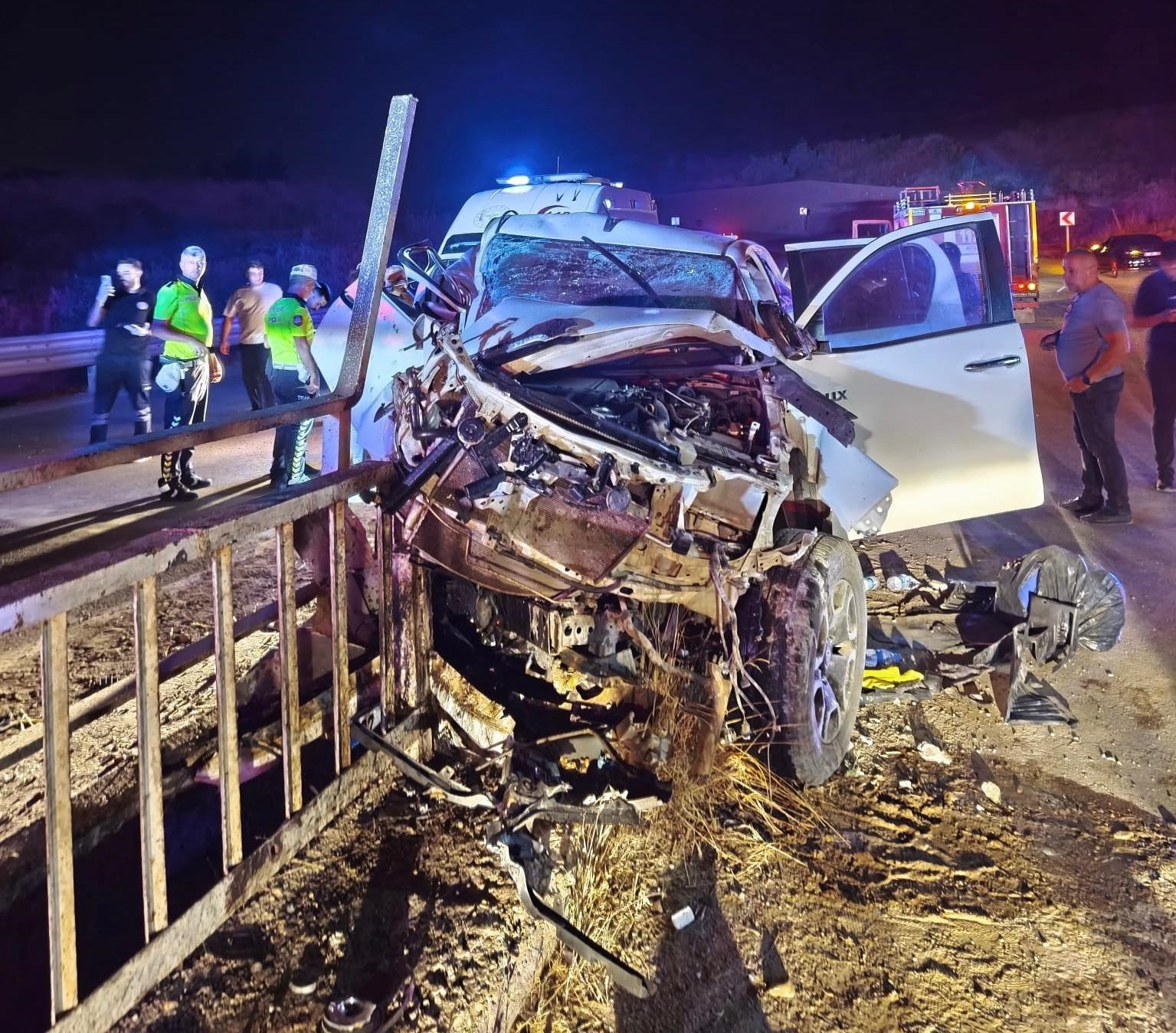 Siirt’te pikap bariyerlere ok gibi saplandı: 2 yaralı 4 siirtte pikap bariyerlere ok gibi saplandi 2 yarali 0 jQ8v1VfL