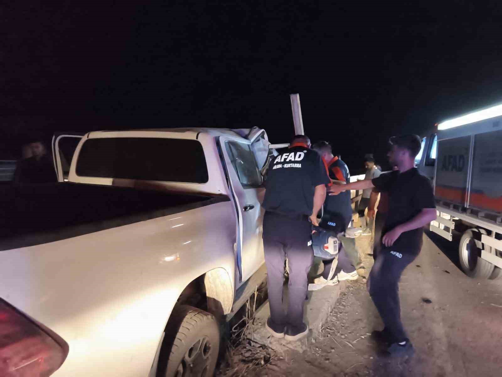 Siirt’te pikap bariyerlere ok gibi saplandı: 2 yaralı 8 siirtte pikap bariyerlere ok gibi saplandi 2 yarali 4 wL5RJzTr