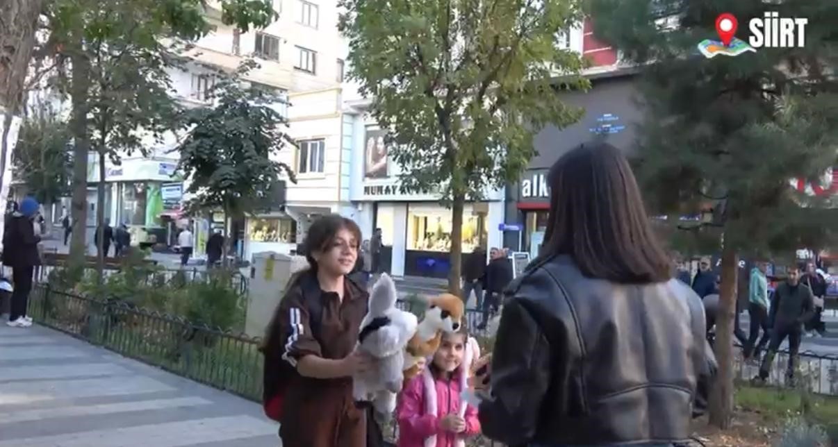 siirtte polislerin cocuklara sosyal deney calismasinda renkli goruntuler ortaya cikti 2 JcEt1Zw9