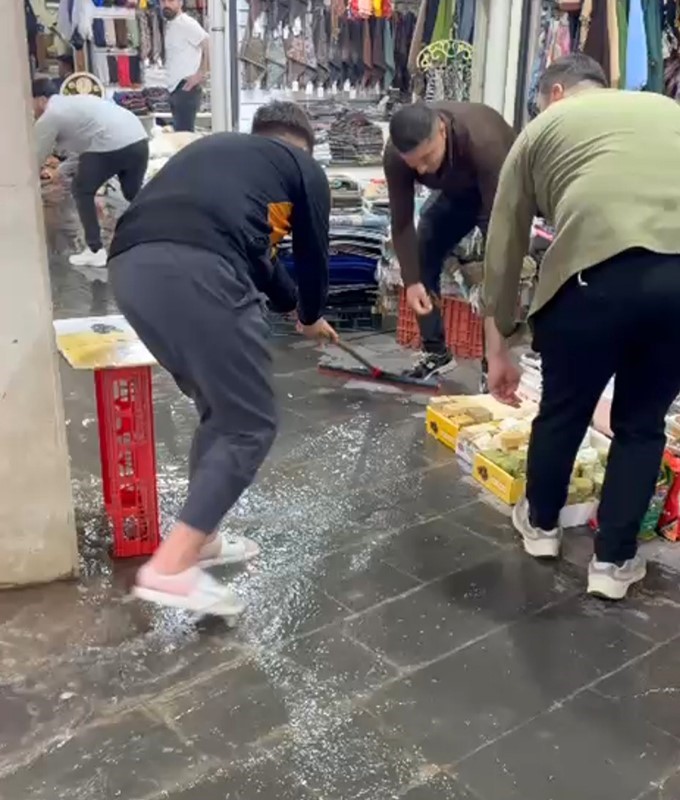 siirtte saganak yagis sele neden oldu is yerleri ve seralar zarar gordu 2 ssA5w5f6
