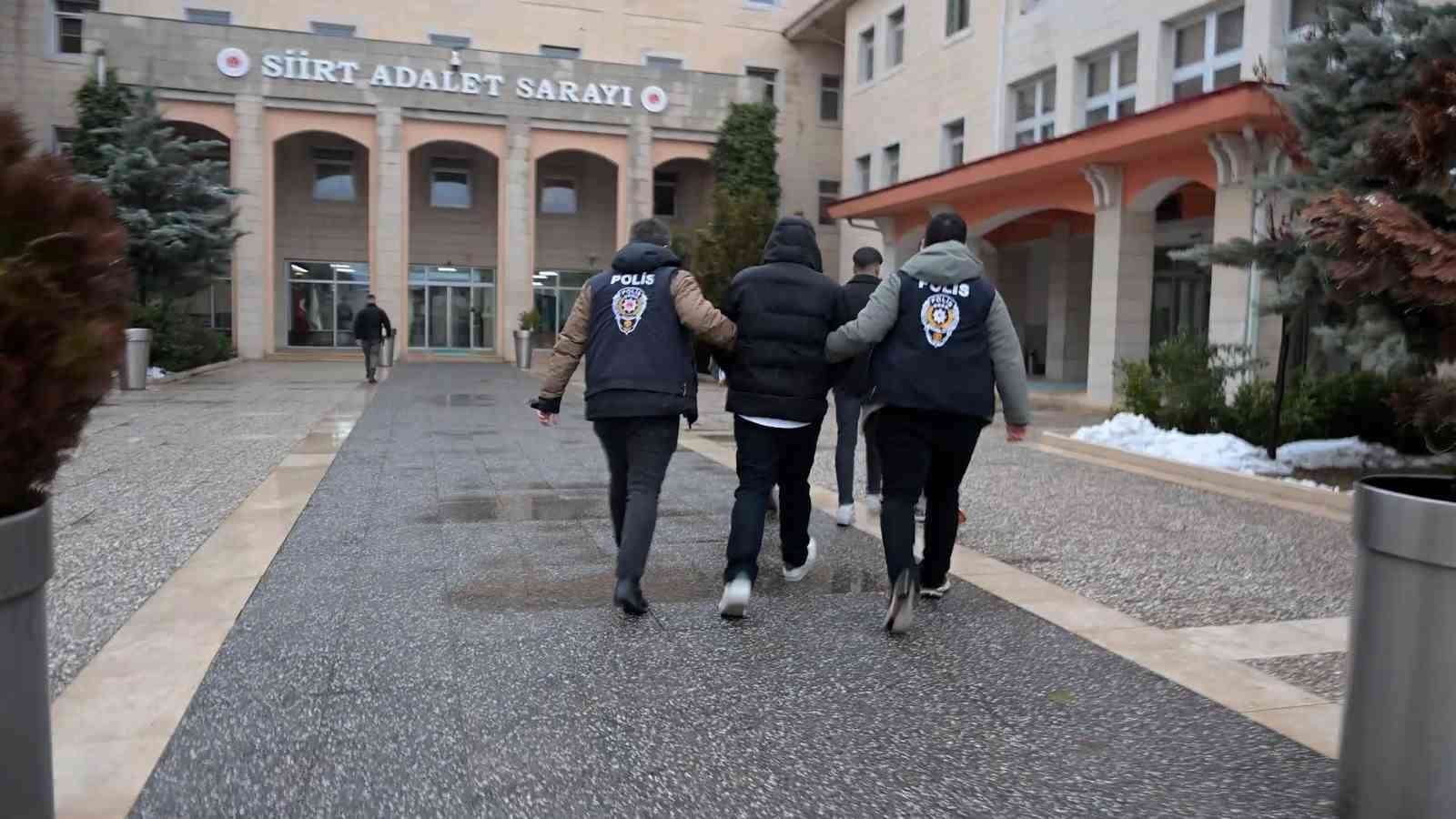 siirtte sahte arac satim ilaniyla 4 kisiyi dolandiran 2 kisi tutuklandi 2