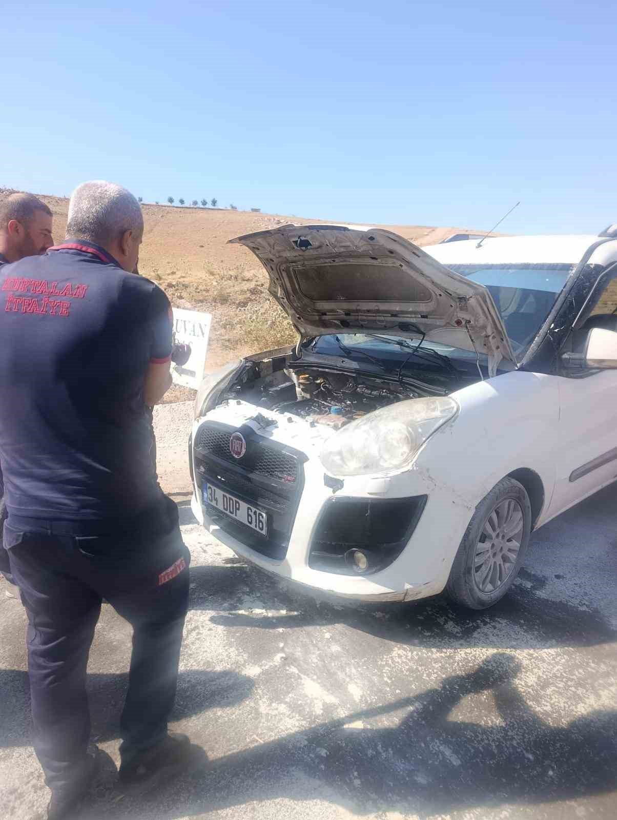 Siirt’te seyir halindeki araç alev topuna döndü 4 siirtte seyir halindeki arac alev topuna dondu 0 s9NFXGO8