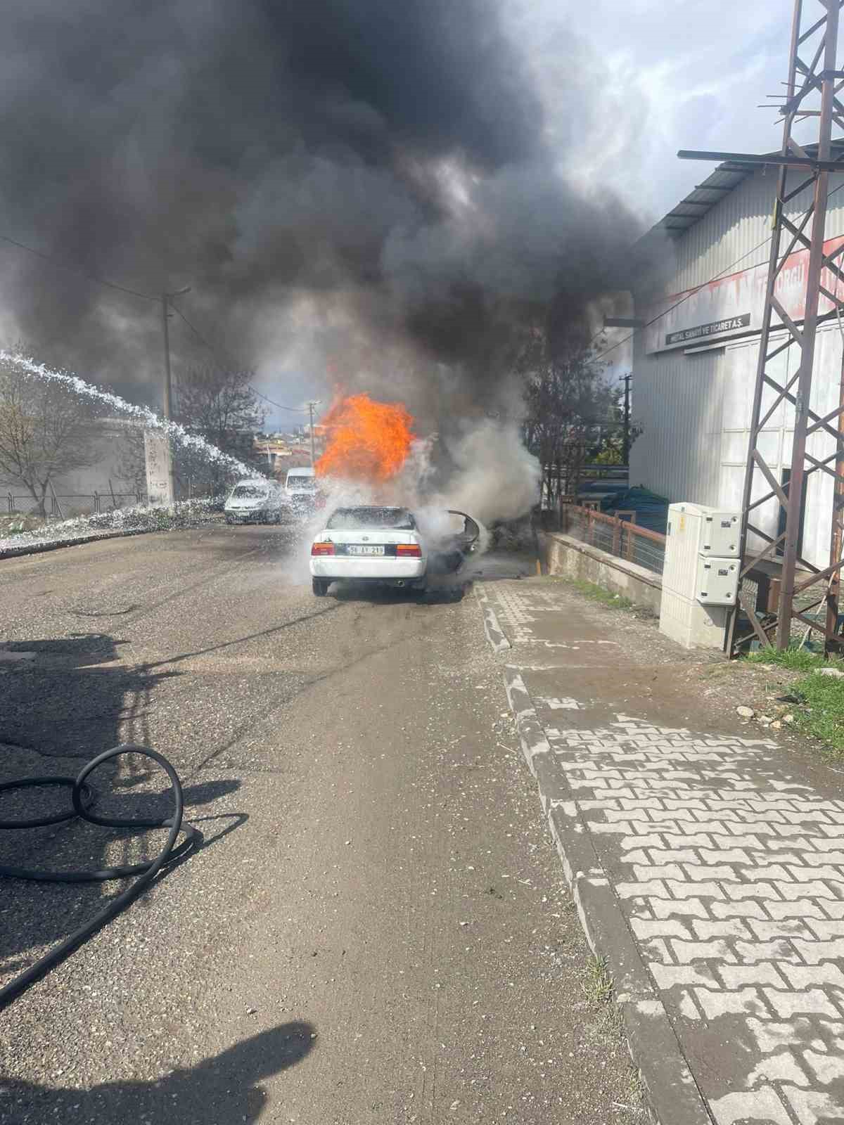 siirtte seyir halindeki otomobil alevlere teslim oldu 1 RwOpHzvG