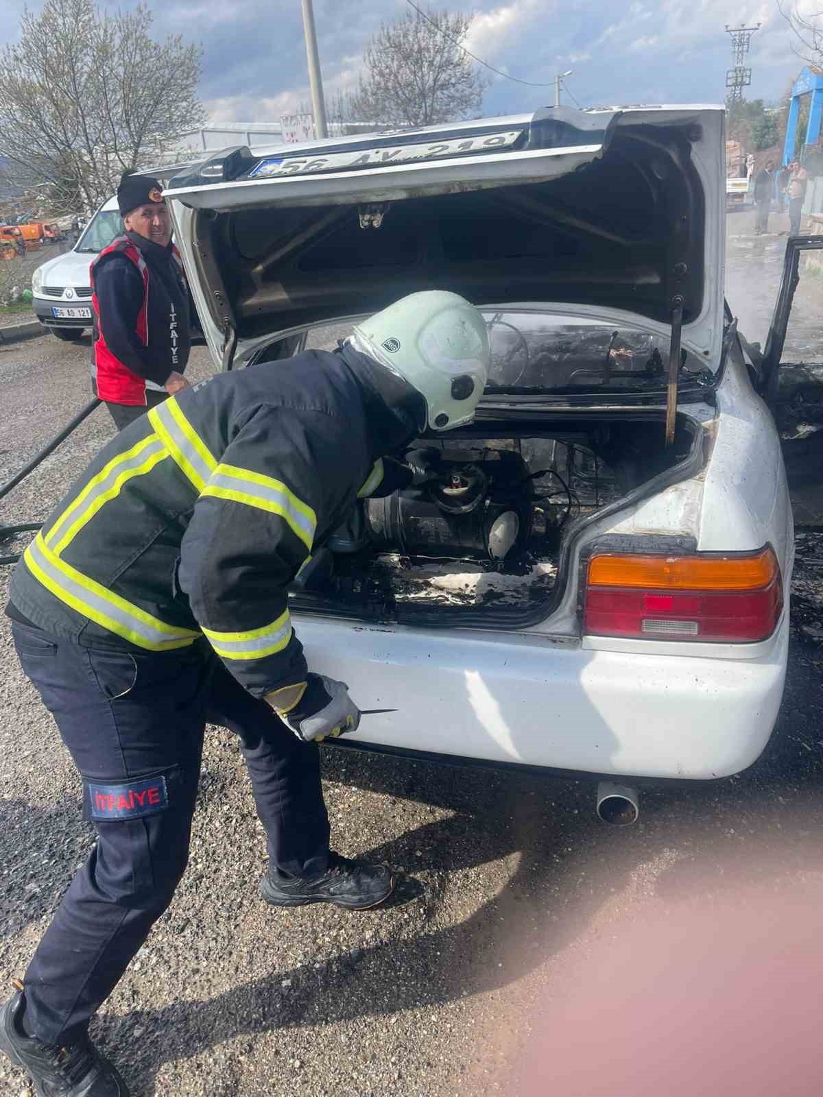 siirtte seyir halindeki otomobil alevlere teslim oldu 3 5tinHJVM