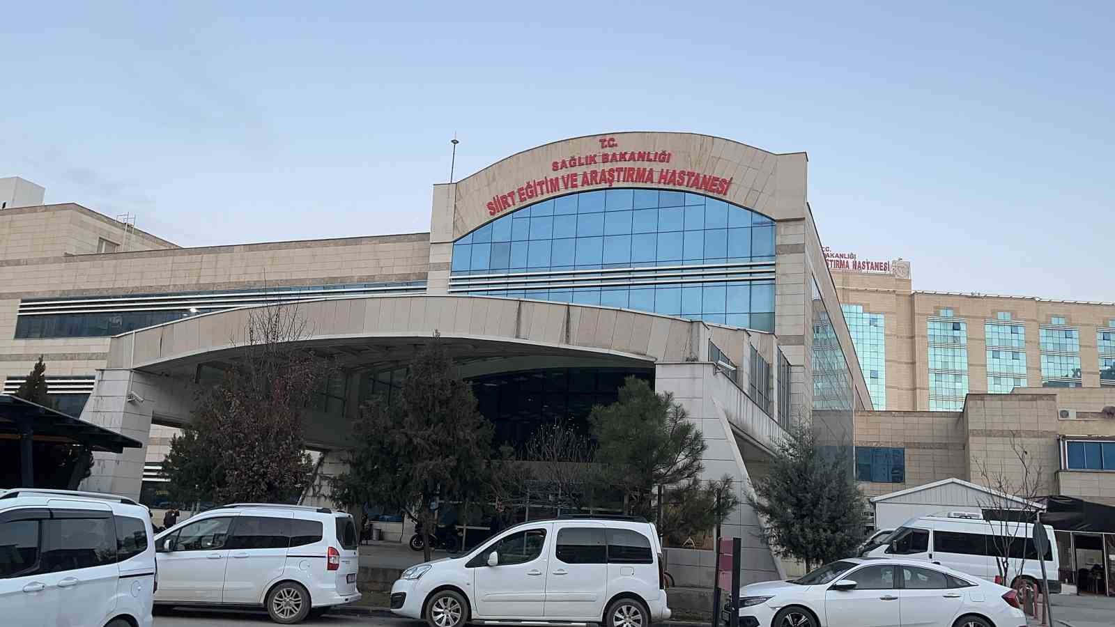 Siirt’te tahlil sonuçlarını değiştirdiği iddiasıyla 8’i sağlık çalışanı 30 kişi gözaltına alındı 5 siirtte tahlil sonuclarini degistirdigi iddiasiyla 8i saglik calisani 30 kisi gozaltina alindi 1 HzNpPWsi