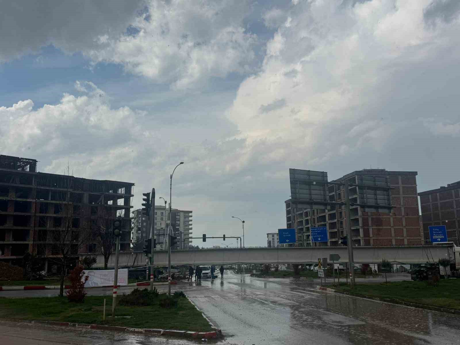 siirtte tira yuklu 50 metrelik kopru kirisi kavsakta takili kaldi yol saatlerdir ulasima kapali wLecdcvJ
