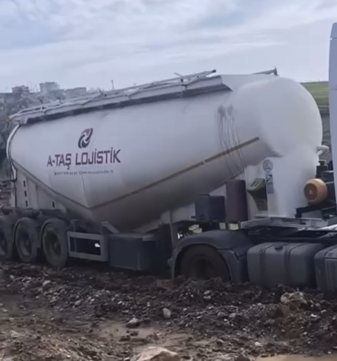 siirtte tpaoya ait tir camura saplandi koyluler seferber oldu 1 hAiqJk92
