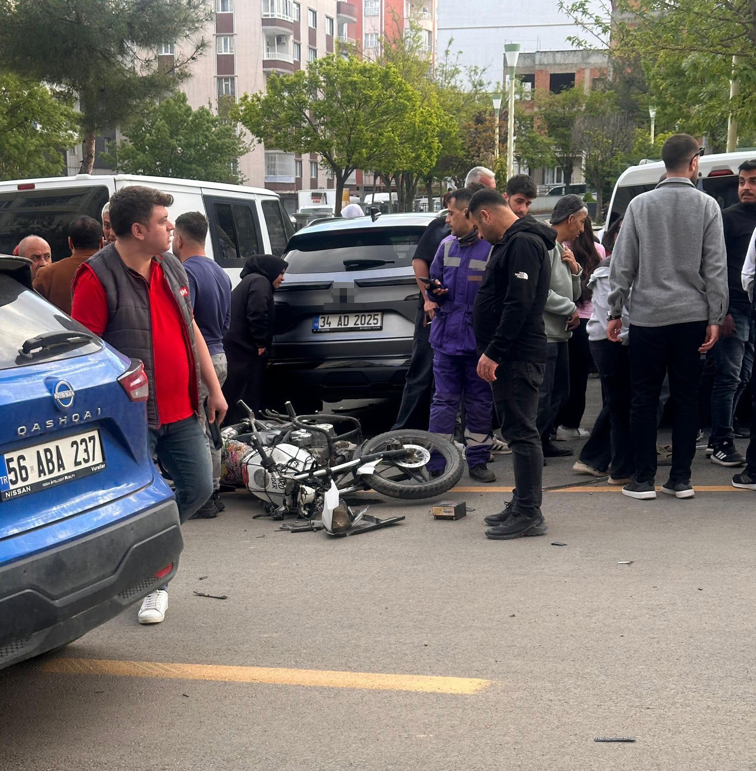 siirtte transit aracla carpisan motosikletli yaralandi 1 T7TydcXJ