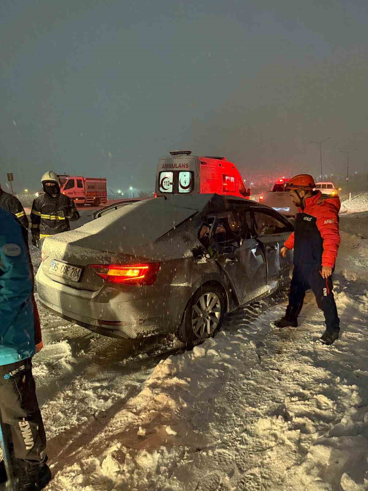 siirtte yol calismasi yapan arac ile otomobil carpisti 1 olu 4 yarali 3 AM7y5RDU