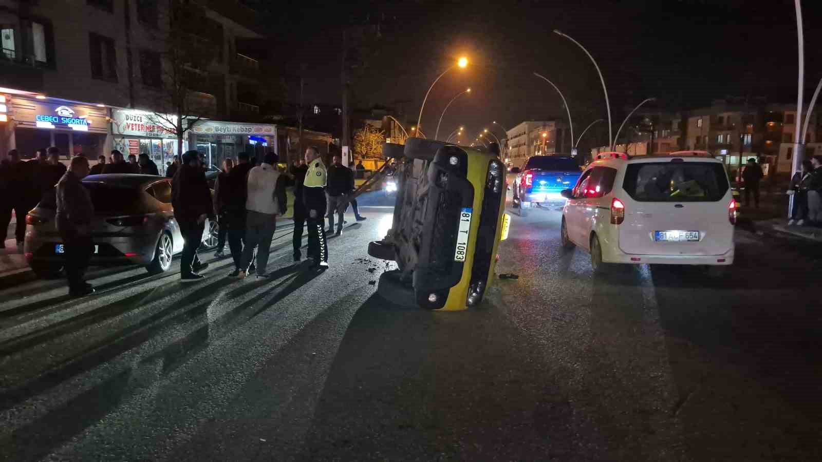 sikisan trafikte kontrolden cikan taksi yan yatti 1 4q7Duafv