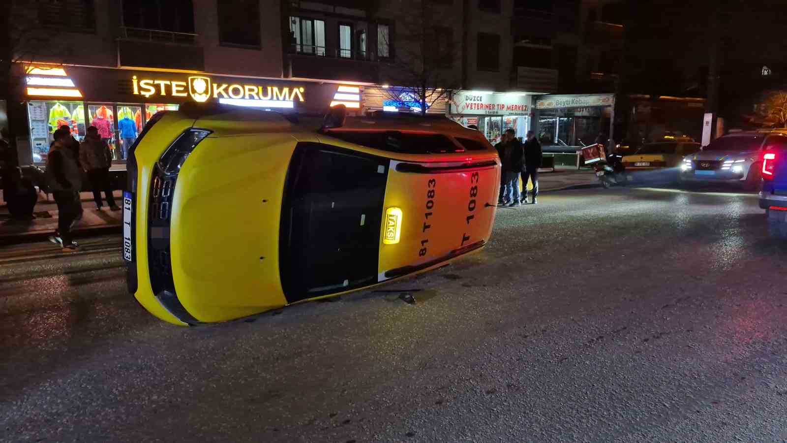 sikisan trafikte kontrolden cikan taksi yan yatti 2 kUPpm5MD