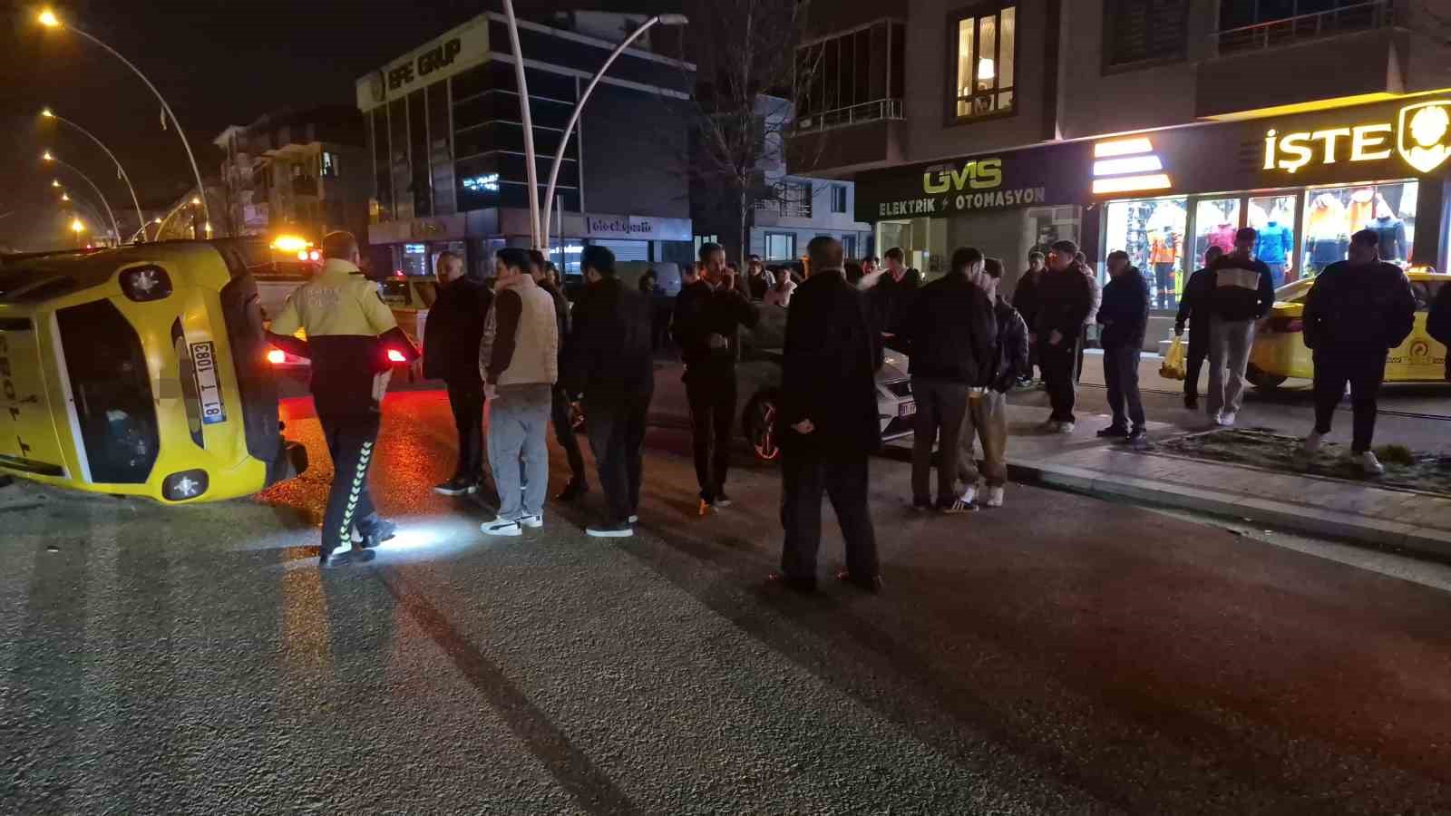 sikisan trafikte kontrolden cikan taksi yan yatti 3