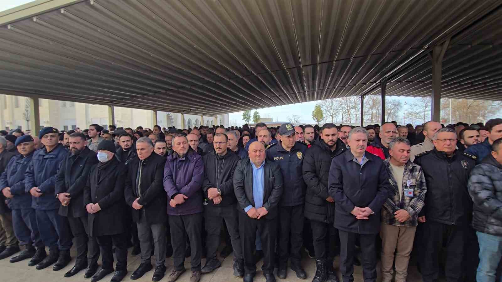 silahini temizlerken hayatini kaybeden polis memuru zonguldakta son yolculuguna ugurlandi 0 HuQ22HDz